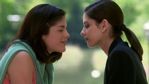  Cruel Intentions- Cecile and Kathryn 키스