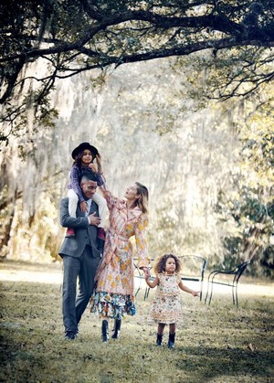  Doutzen Kroes poses with family for Vogue issue [February 2018]