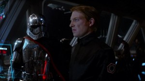  General Hux and Captain Phasma