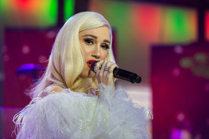  Gwen Performs on "Today'' mostra - November 20th 2017