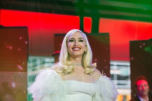  Gwen Performs on "Today'' Show - November 20th 2017