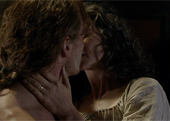  Jamie and Claire baciare - 3x13