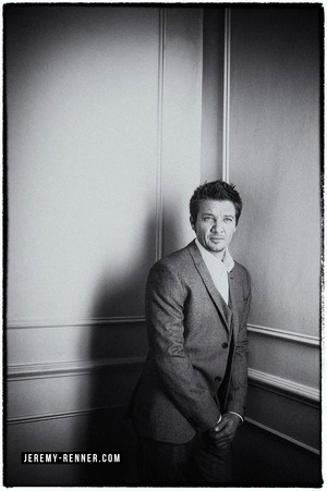 Jeremy Renner - Capitol File Photoshoot - 2014