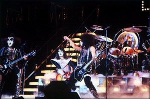  吻乐队（Kiss） ~San Diego, California...August 19, 1977