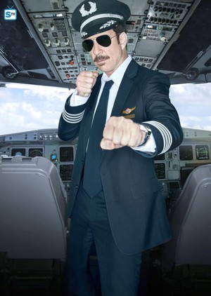 LA to Vegas - Season 1 Cast Portrait - Dylan McDermott as Captain Dave