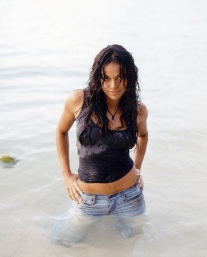  Michelle Rodriguez - लॉस्ट Photoshoot - 2005