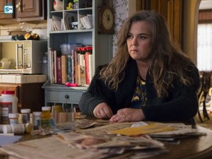  Smilf "Family-Sized popcorn and a Can of Wine" (1x07) promotional picture