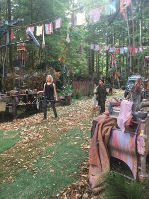  The 100 Season 5 Behind the Scenes picture