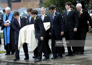  Elizabeth Edwards' Funeral Back In 2010
