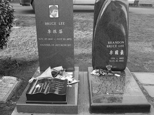  Gravesite Of Brandon And Bruce Lee