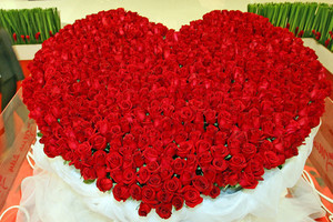 Heart of red roses