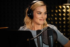  Margot Robbie at The Late Late mostrar with James Corden