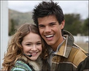  Nessie with Jacob renesmee carlie cullen 13166952 402 322