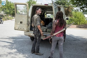  8x10 ~ The Lost and the Plunderers ~ Rick & Michonne