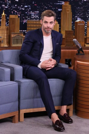  Chris on The Tonight tampil Starring Jimmy Fallon (July '16)