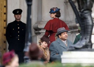  Emily Blunt on set Mary Poppins Returns 01 662x475
