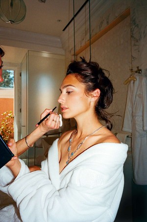  Gal Gadot in a Photoshoot for Oscars Preparations [2018]