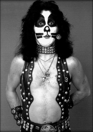  Peter ~Hollywood, California…August 18, 1974 (Hotter Than Hell bức ảnh shoot)