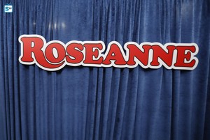  Roseanne Revival - tajuk Curtain