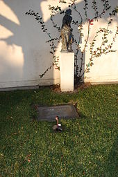  The Gravesite Of Errol Flynn
