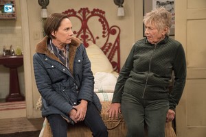  10x06 - No Country for Old Women - Jackie and Beverly