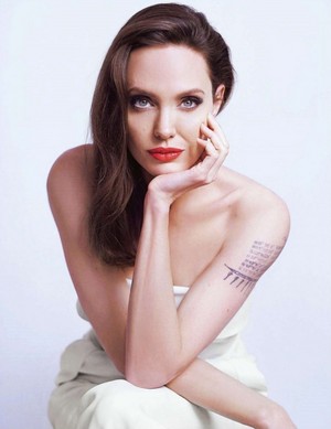  Angelina Jolie for Mon Guerlain Eau Florale [2018 campaign]