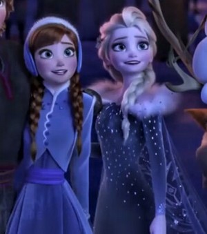  Anna & Elsa is Happy