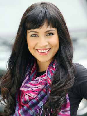  Cassie Steele (Manny Santos)