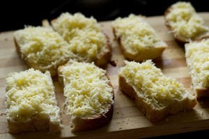  Cheese Garlic pão