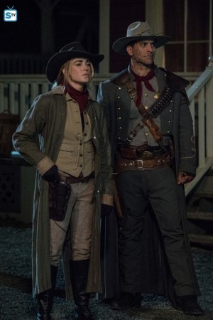 Legends of Tomorrow - Episode 3.18 - The Good, the Bad and the Cuddly (Season Finale) - Promo Pics
