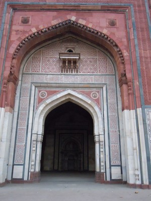  Qila-e-kunha Mosque