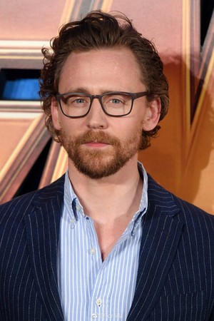  Tom Hiddleston at the Лондон Фан event for Avengers: Infinity War