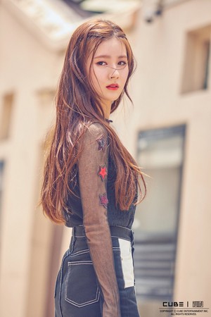  (G)I-DLE ‘I AM’ 夹克 Shooting Behind (Miyeon)