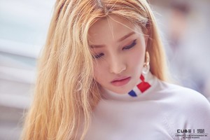  (G)I-DLE ‘I AM’ जैकेट Shooting Behind (Soyeon)