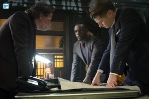  4x21 - One Bad dia - Harvey, Lucius and Jim