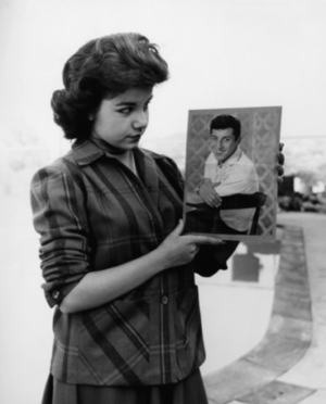  Annette Funnicello Holding A Picture Of Paul Anka