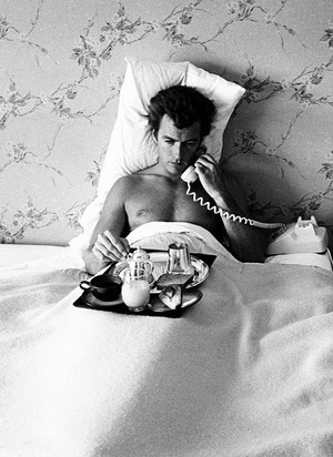  Clint Eastwood photographed سے طرف کی John R. Hamilton at ہوم 1958