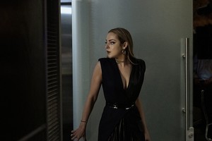  Dynastie "A Line From The Past" (1x20) promotional picture