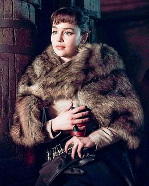  Emilia as Qi'ra in Solo A سٹار, ستارہ Wars Story