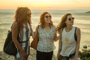  Gillian Jacobs, Vanessa Bayer and Phoebe Robinson at Ibiza movie promotional picture