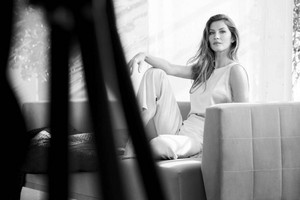  Gisele shoots for Intimissimi Spring Summer 2018 Campaign
