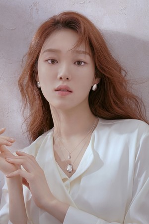 Lee Sung Kyung  ERGHE  S S  18 