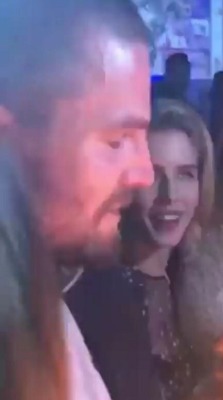  Stephen Amell, Emily Bett Rickards, and フレンズ celebrating his birthday early.