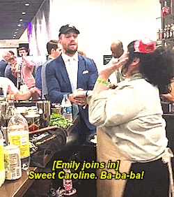  Stephen and Emily sing to a ファン named Caroline at the Kentucky Derby