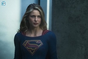  Supergirl - Episode 3.21 - Not Kansas - Promo Pics