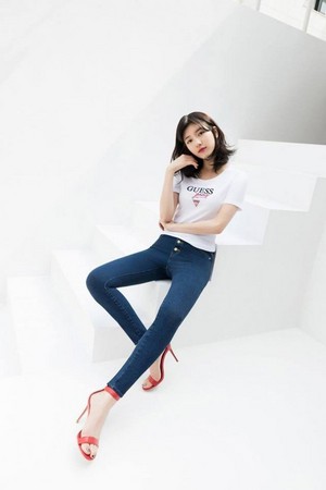  Suzy is pretty in blue for the summer with 'GUESS'