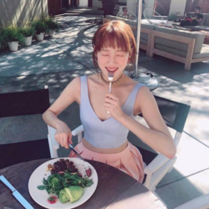  Lee Sung Kyung