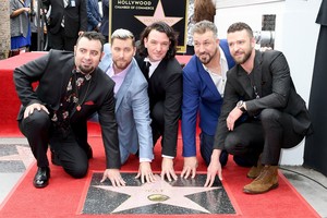  *NSYNC Receiving Their nyota on "The Hollywood Walk of Fame"