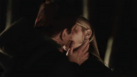  Carrie and Brody kiss