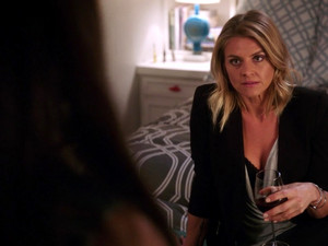  Eliza coupe, coupé as Chelsea in The Mindy Project
